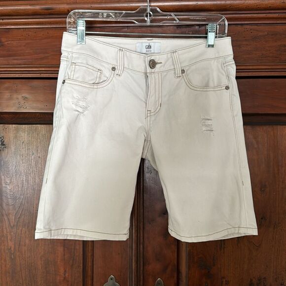 *CABI Cream Distressed Denim Short Size 2 - Picture 1 of 10